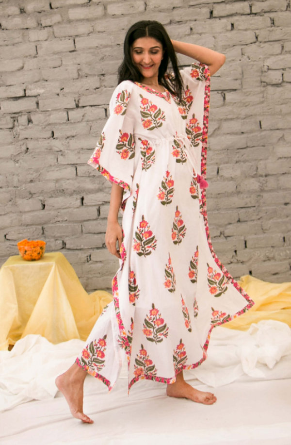 Kaftan bermotif etnik